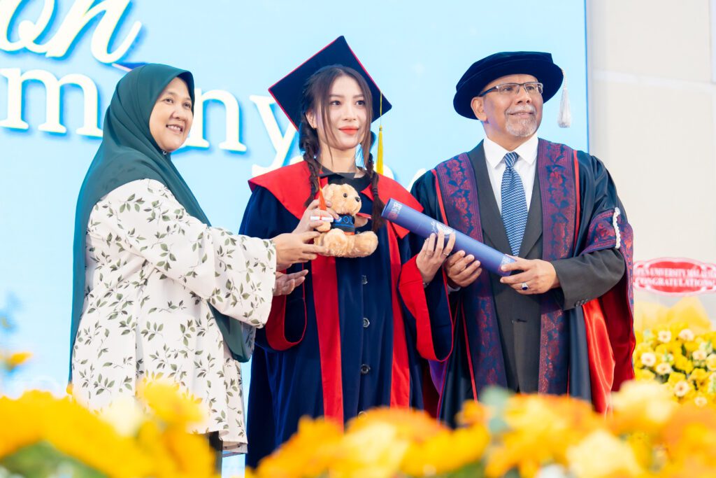 72 More Graduates in Vietnam (6)