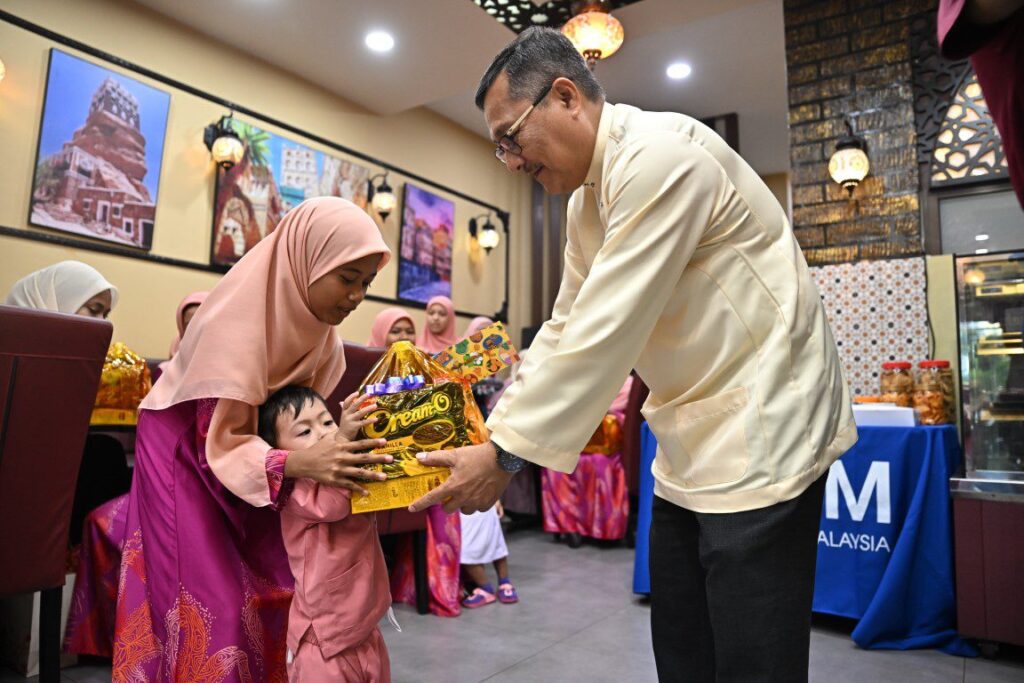 Spreading Ramadan Cheer in Kuantan (15)